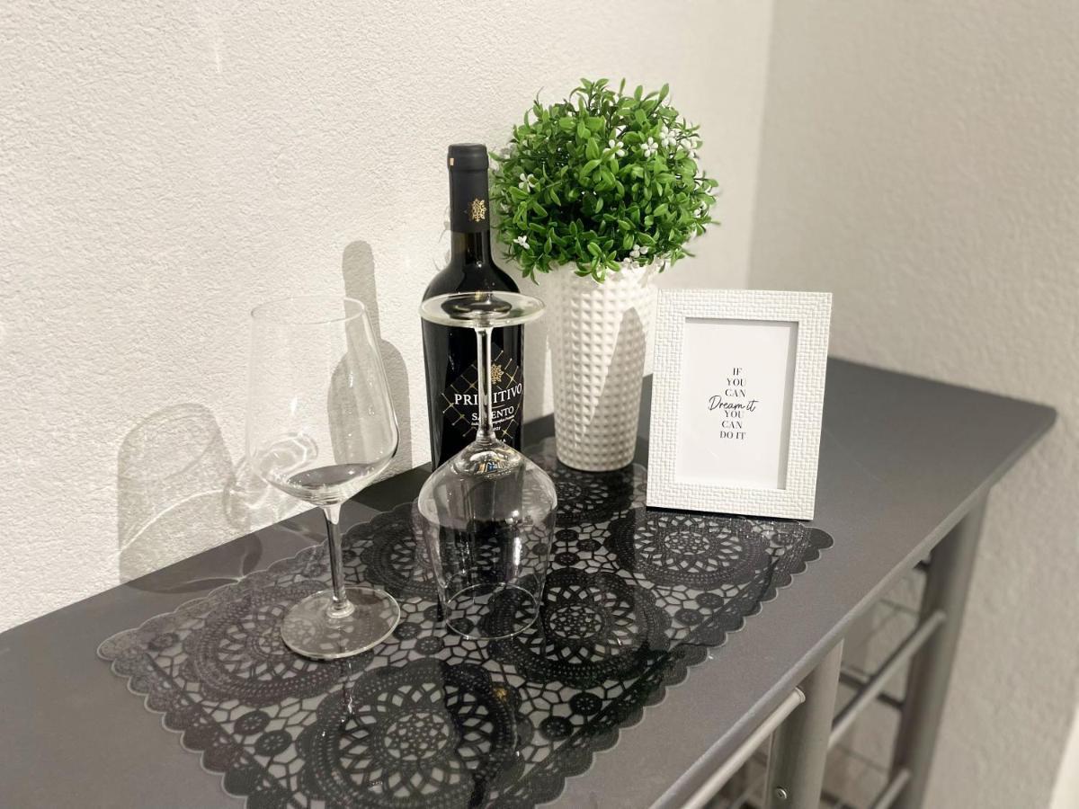 Perfekte 1,5 Wohnung Zentral In Leonberg Gegenueber Einkaufzentrum ภายนอก รูปภาพ