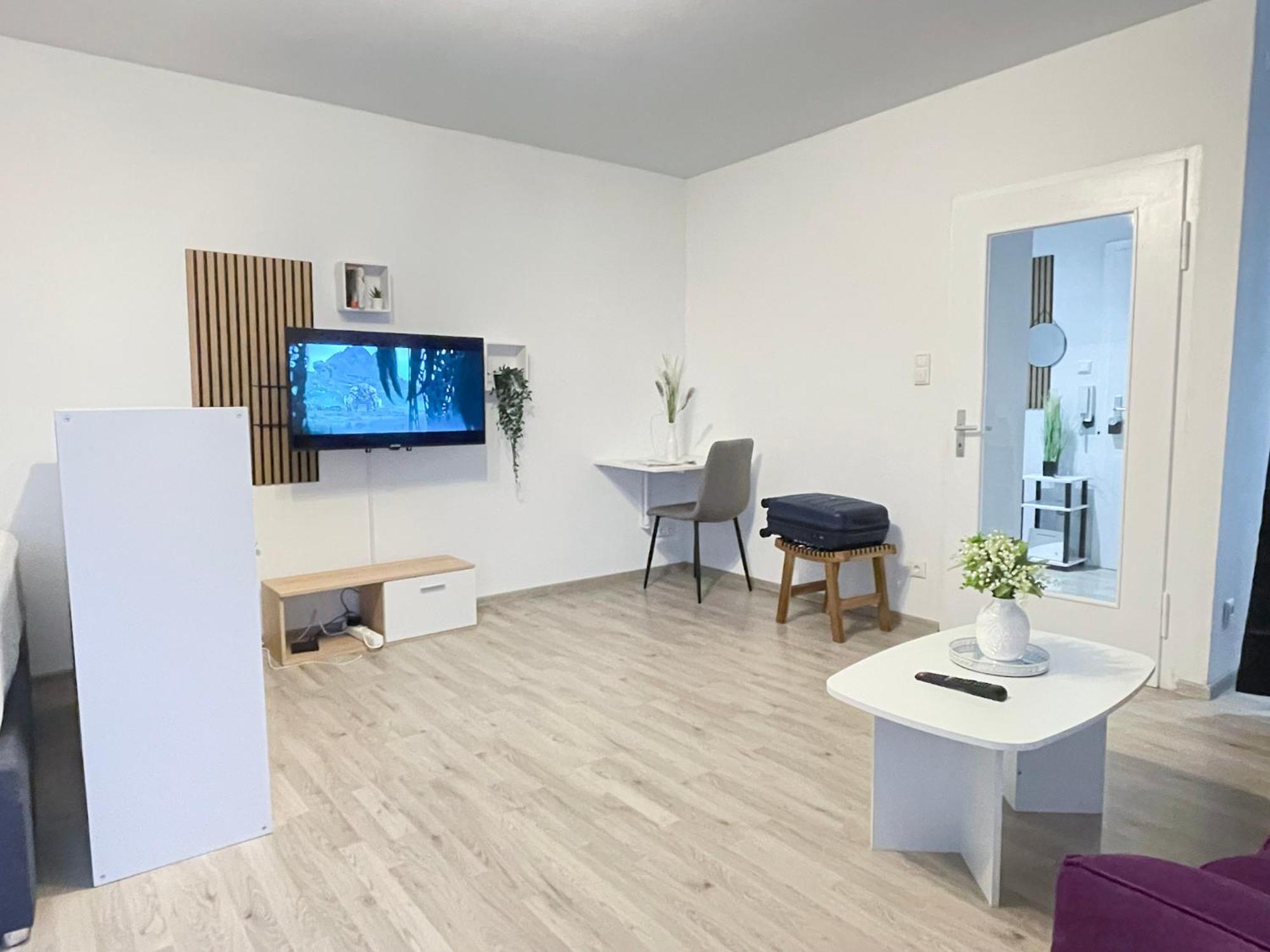Perfekte 1,5 Wohnung Zentral In Leonberg Gegenueber Einkaufzentrum ภายนอก รูปภาพ